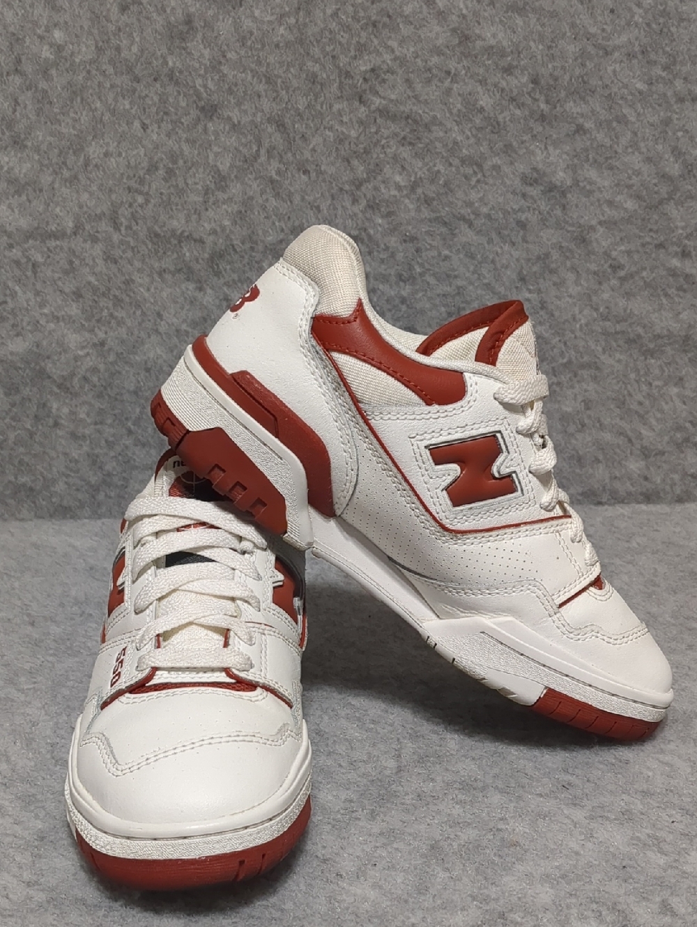 New Balance 550 White and Red Low-Top leather Women's Sneakers, Size 6.5 - Picture 4 of 8
